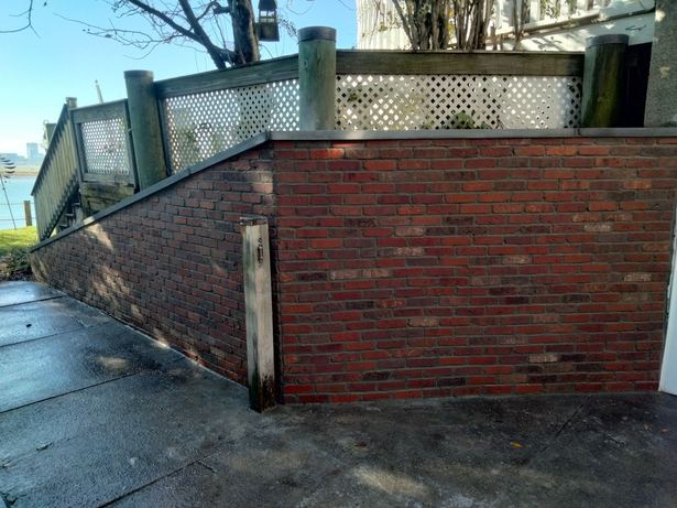Brick retaining wall