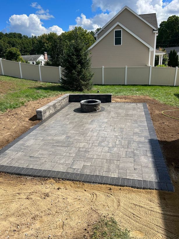 Paver patio with fire pit